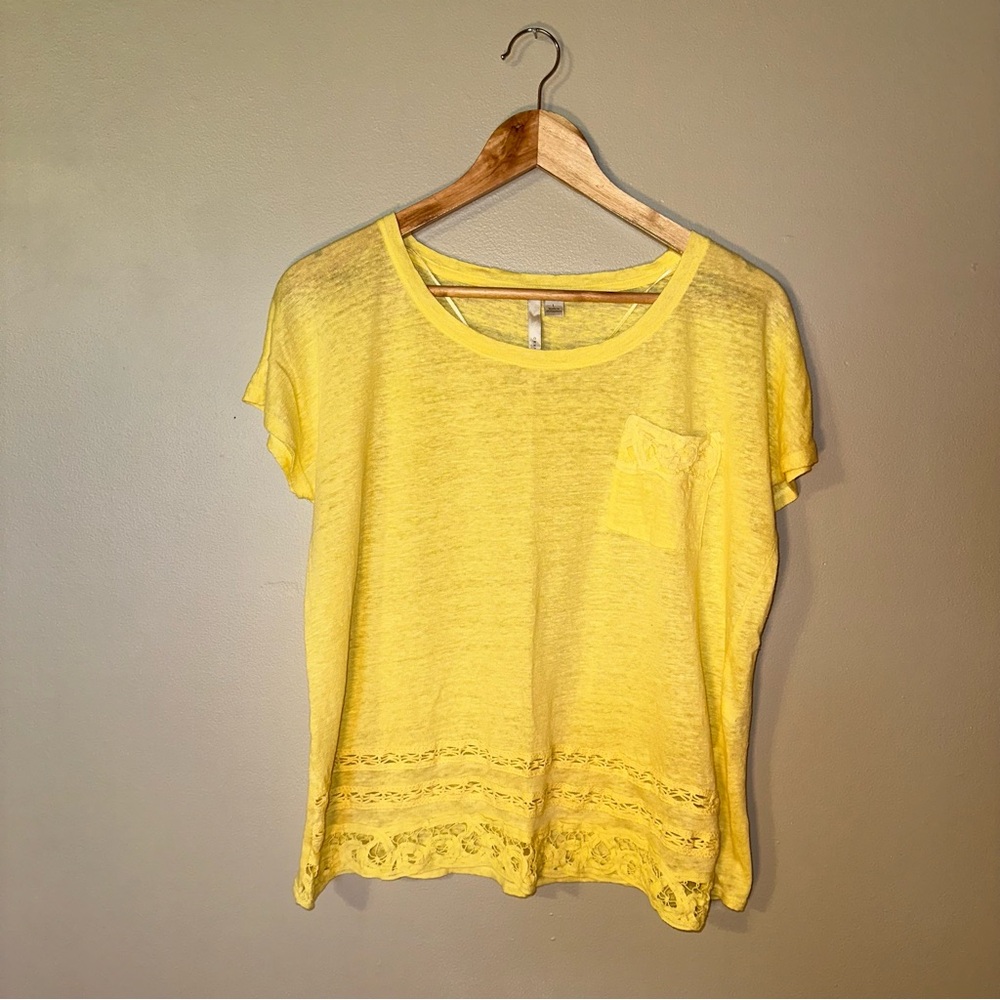 LC Lauren Conrad 100% linen Yellow Lace-Hem Short Sleeve Top